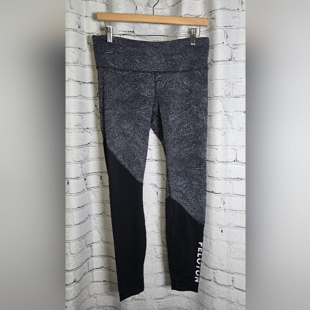 Lululemon Peloton Black and Gray Patterned Leggings Size 10